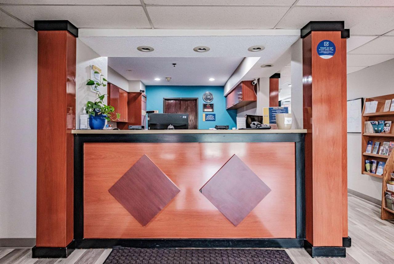 Days Inn By Wyndham Brunswick Bath Area Exterior photo